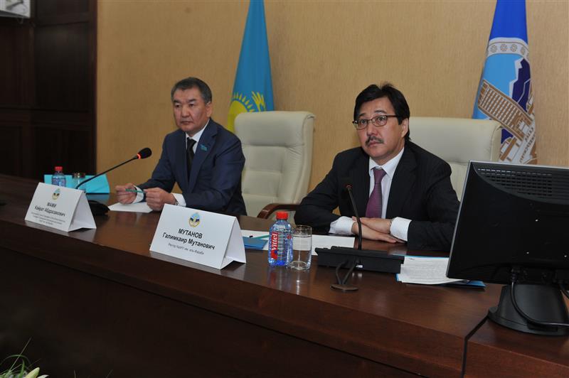 Kairat Abdrazakovich Mami and  Galimkair Mutanovich Mutanov at a meeting of the Presidium of the Association, April 8, 2013