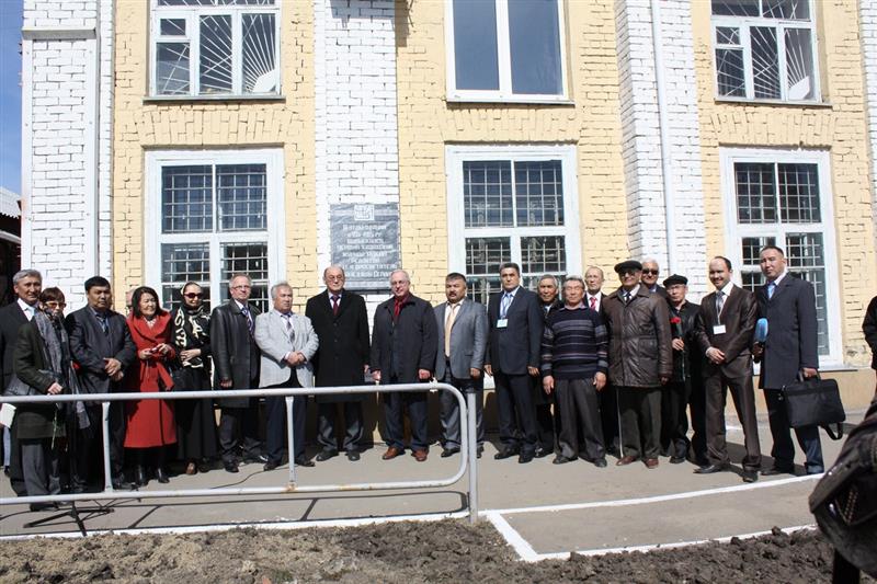 At the opening of a memorial plaque on the publication in 1911-1915 yy. Troitsk first Kazakh social-political and educational magazine 