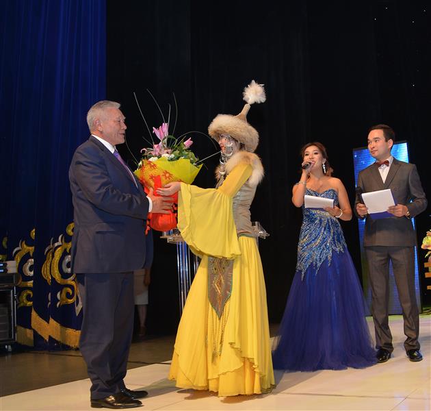 Поздравление Ирака Касымовича Елекеева с 70-летием со дня рождения и 40-летием окончания юридического факультета  КазГУ, 27 мая 2017 года