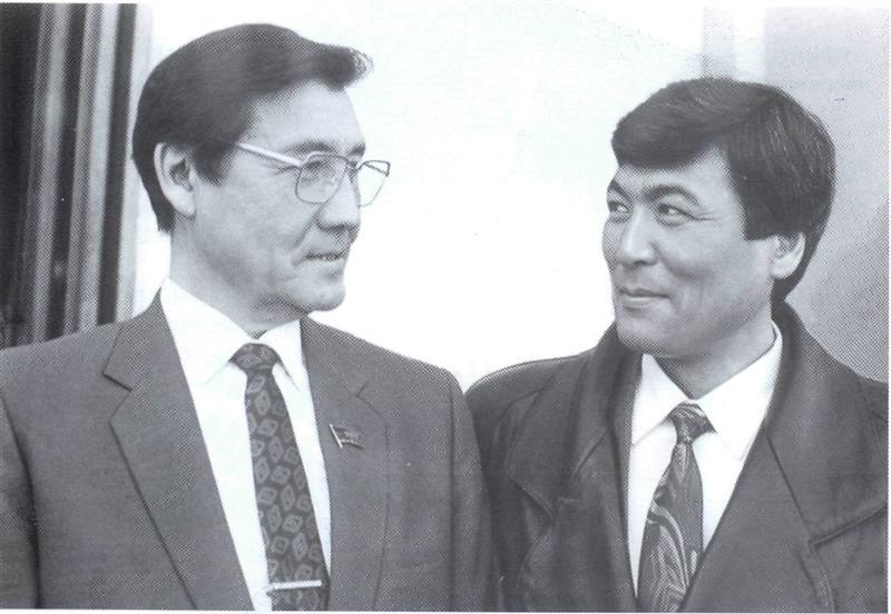 President of the Academy of Sciences Umirzak Sultangazin and cosmonaut Tokhtar Aubakirov