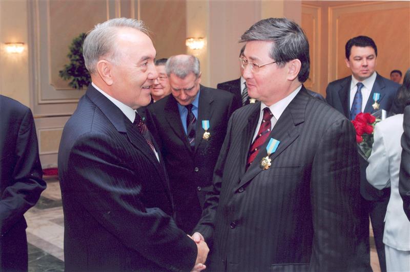 President Nursultan Nazarbayev and journalist Sauytbek Abdrakhmanov