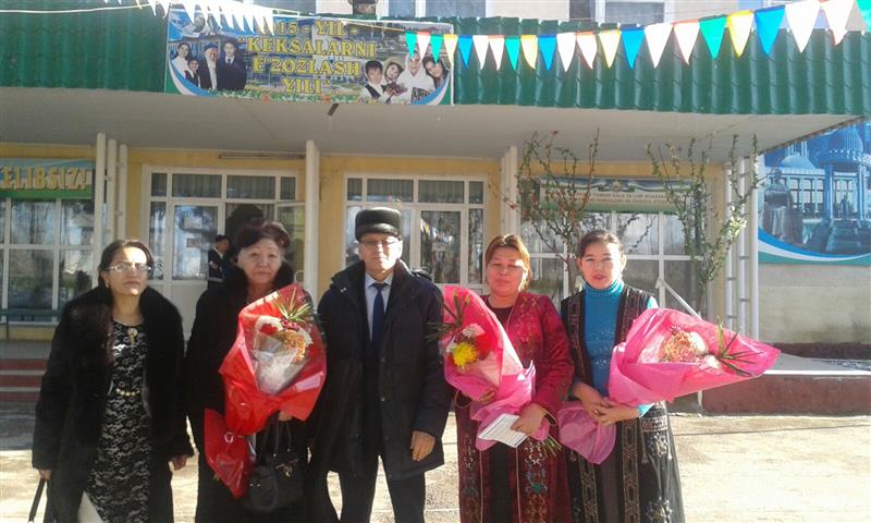 Юрист, исполнитель терме Абиш Адилбеков среди учителей казахских школ Узбекистана